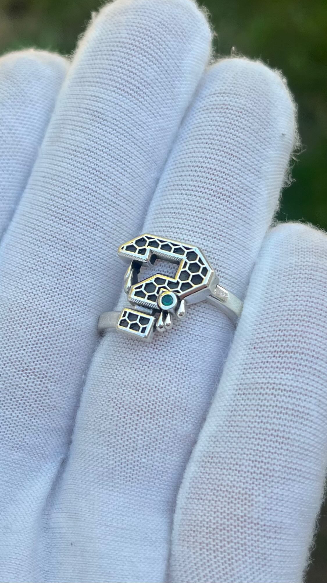 Tipper Honeycomb Ring